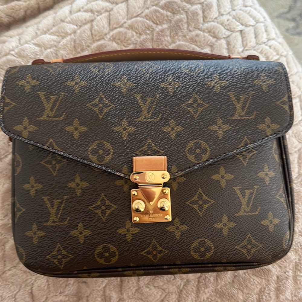 Louis Vuitton Pochette Métis